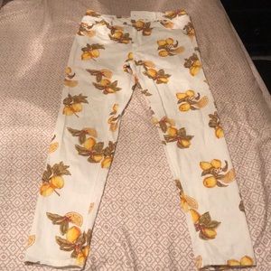 Skinny jeans with lemon print